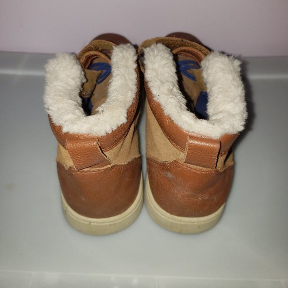 UGG Youth Chestnut Brown Leather/Suede Chukka Boot Boy's Size 8.5 - Pre-Owned - Picture 2 of 7